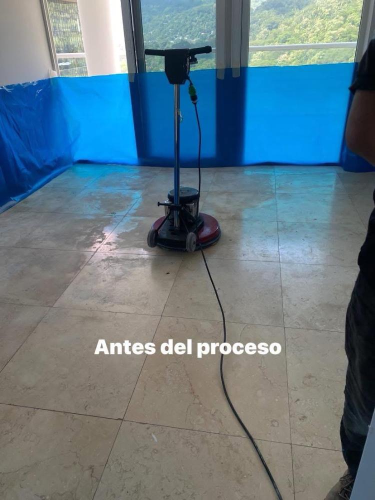 Área comercial con piso abrillantado